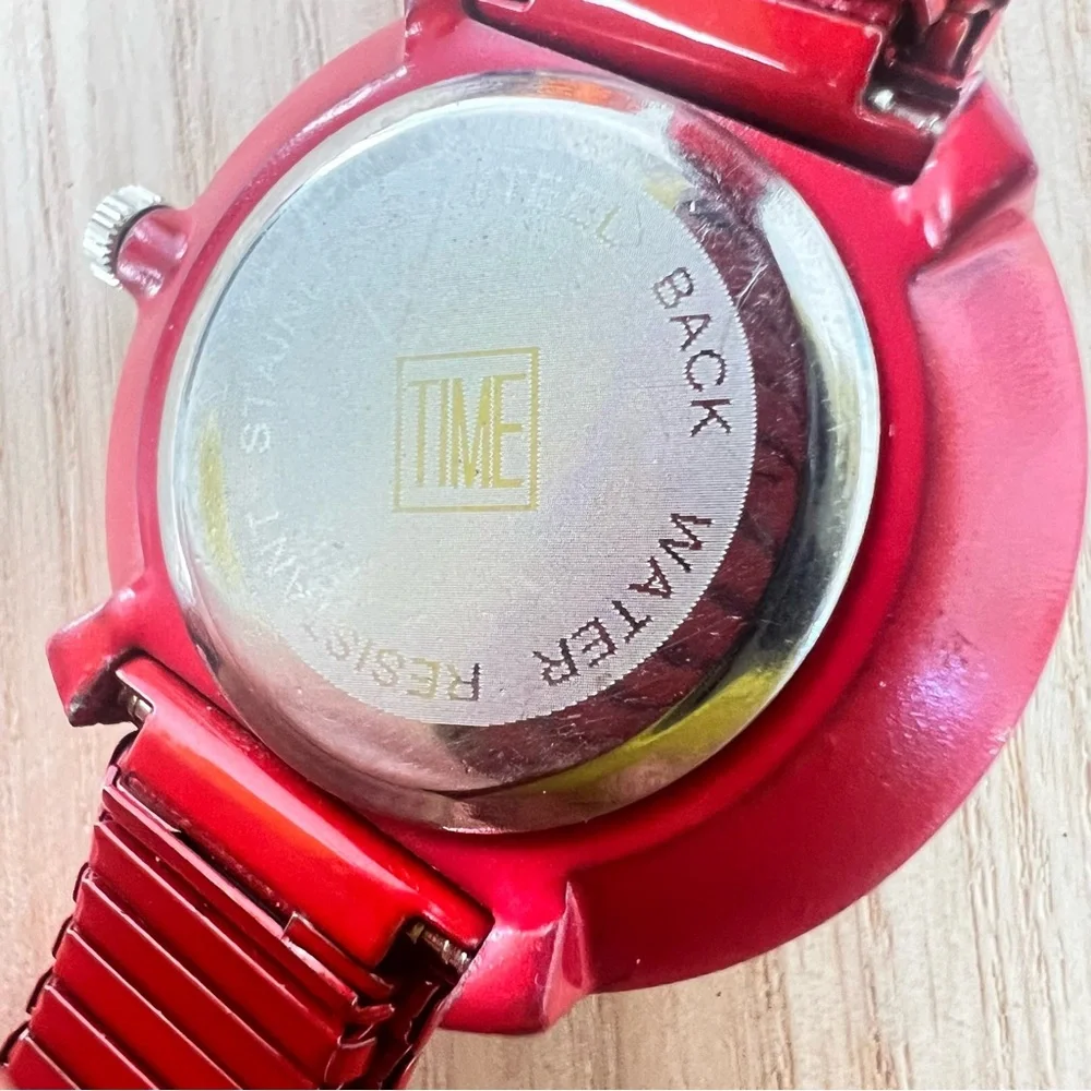 Time ladies red and white bracelet watch NEW BATTERY